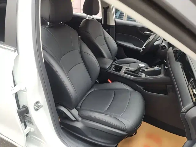 Roewe i5 — Фото автомобиля 24