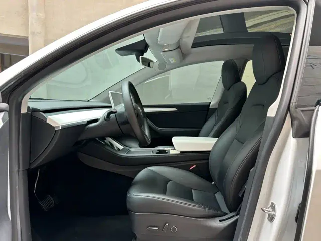 Tesla Model Y — Фото автомобиля 9