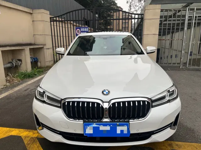 BMW 5 Series — Фото автомобиля 2
