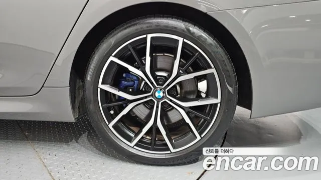 BMW 5 Series G30 — Фото автомобиля 21