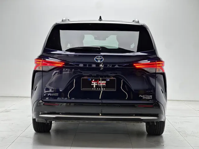 Toyota Sienna — Фото автомобиля 5