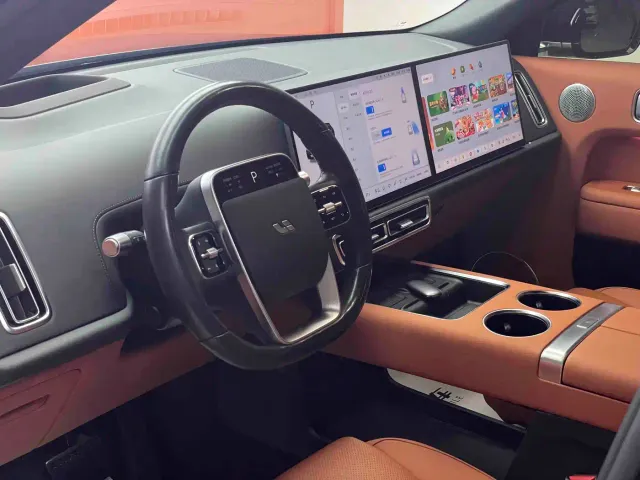 Li Auto L8 — Фото автомобиля 10