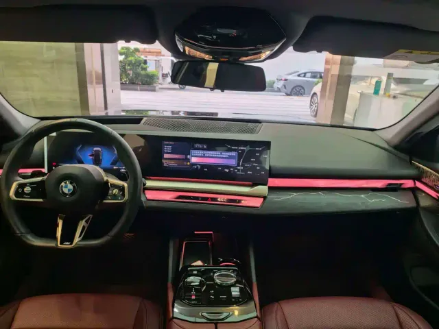BMW 5 Series — Фото автомобиля 10