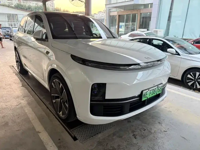 Li Auto L9 — Фото автомобиля 9