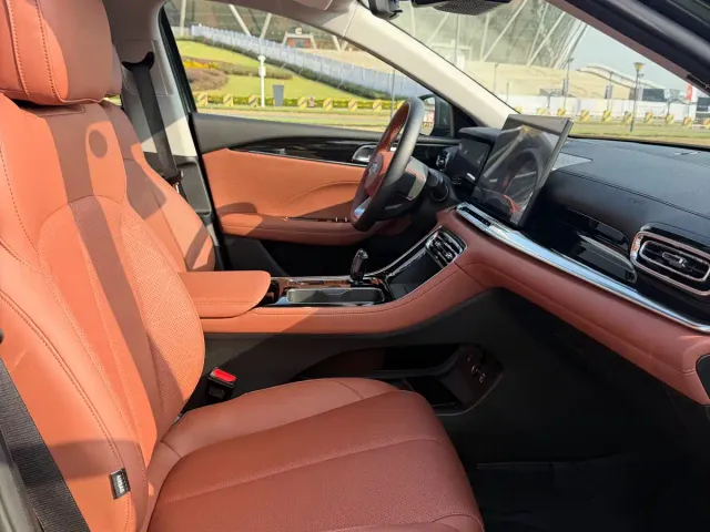 Geely Emgrand — Фото автомобиля 10