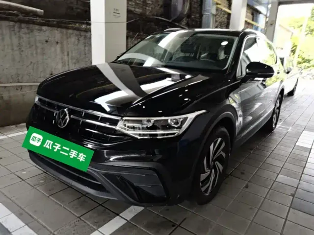 Фотография автомобиля — Volkswagen Tiguan L