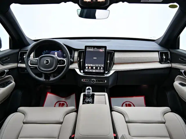 Volvo XC90 — Фото автомобиля 14