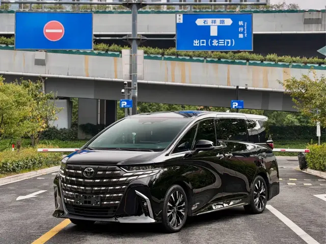 Toyota Alphard — Фото автомобиля 3