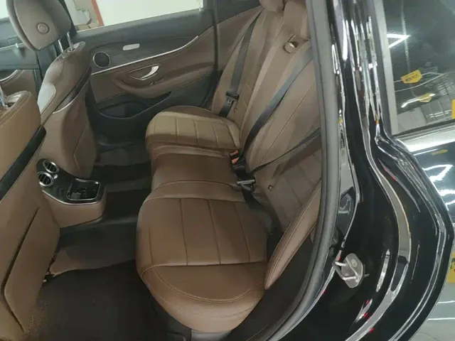 Mercedes-Benz E-Class — Фото автомобиля 16