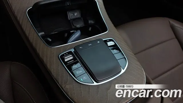 Mercedes-Benz E-Class — Фото автомобиля 25