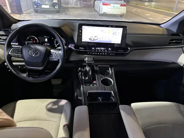 Toyota Sienna — Фото автомобиля 8