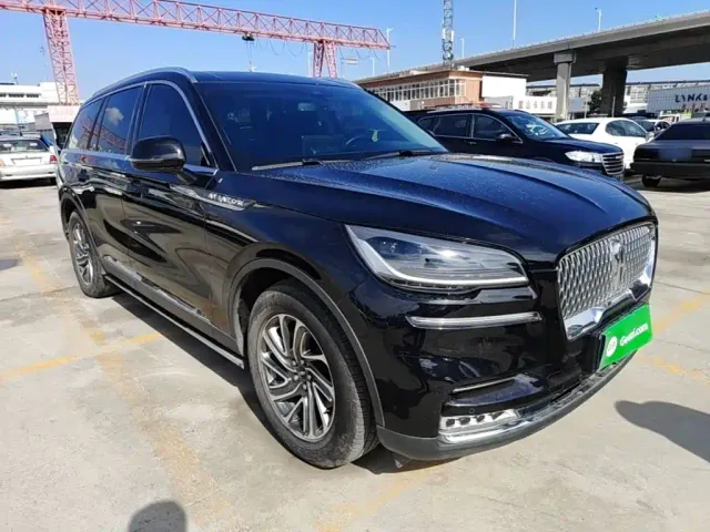 Lincoln Aviator — Фото автомобиля 3
