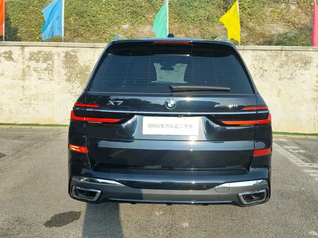 BMW X7 — Фото автомобиля 3