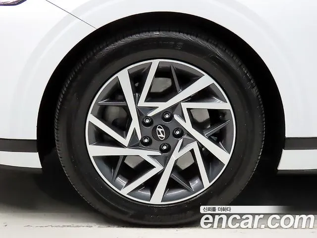 Hyundai Grandeur GN7 — Фото автомобиля 5