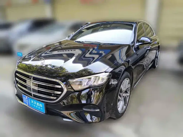 Фотография автомобиля — Mercedes-Benz E-Class