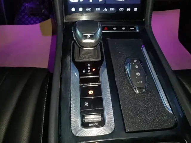 Hongqi H5 — Фото автомобиля 13