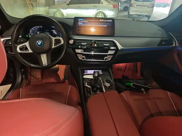 BMW 5 Series — Фото автомобиля 9