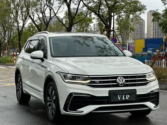 Volkswagen Tiguan L — Фото автомобиля 3