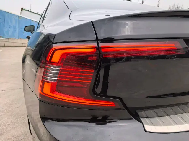 Volvo S90 — Фото автомобиля 13