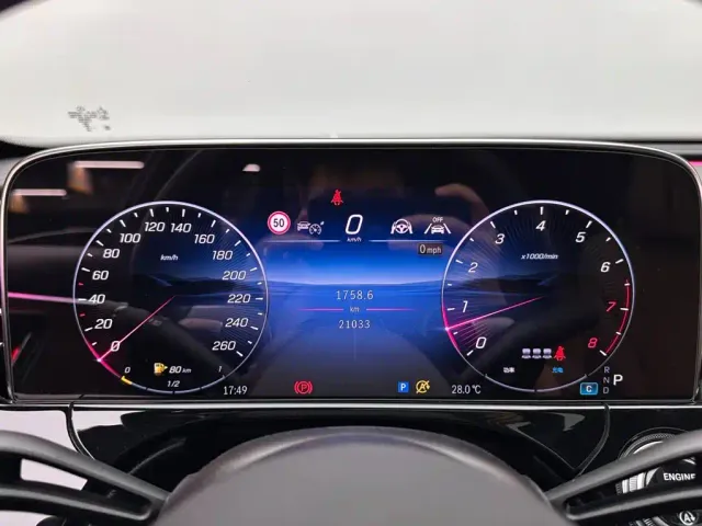 Mercedes-Benz E-Class — Фото автомобиля 14