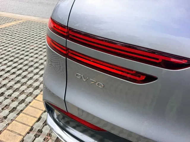 Genesis GV70 — Фото автомобиля 21