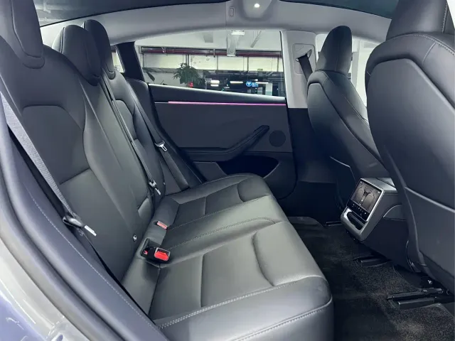 Tesla Model 3 — Фото автомобиля 5