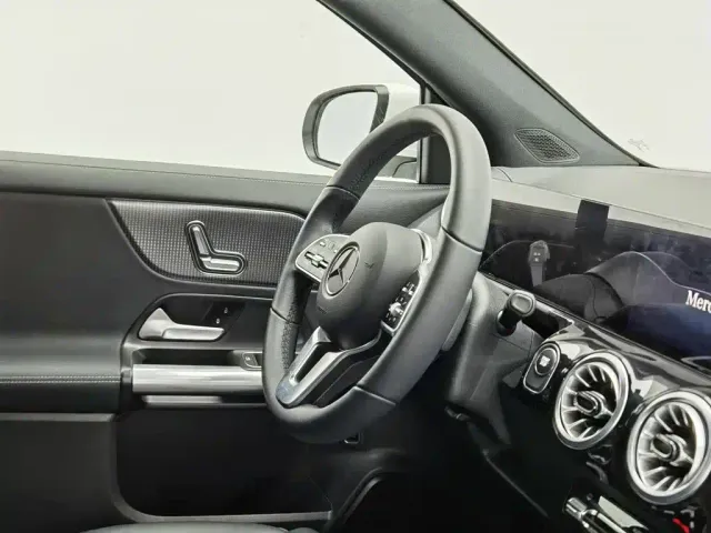 Mercedes-Benz EQA — Фото автомобиля 22