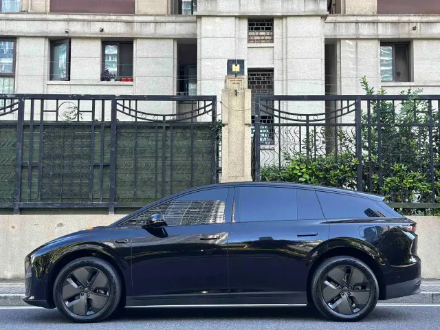 Li Auto i6 — Фото автомобиля 7