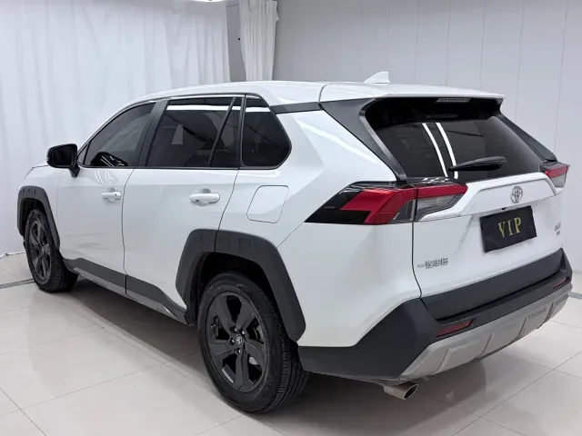 Toyota RAV4 — Фото автомобиля 6