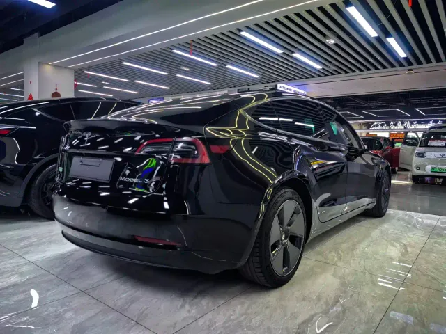 Tesla Model 3 — Фото автомобиля 7