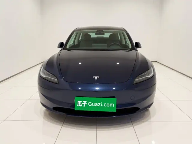 Tesla Model 3 — Фото автомобиля 2