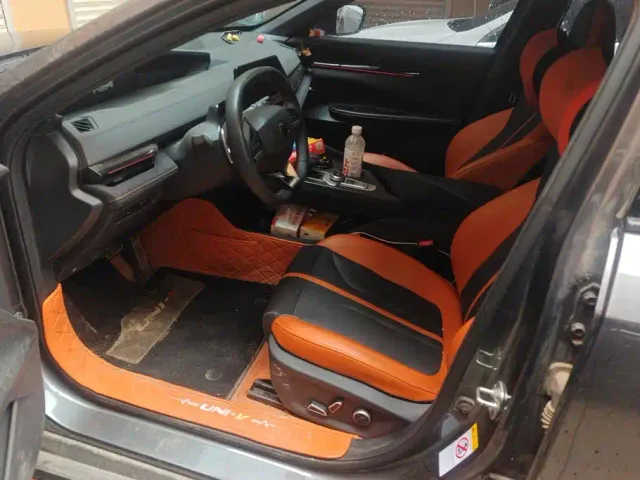 Changan Changan UNI-V 2024 1.5T Deluxe Sport — Фото автомобиля 9