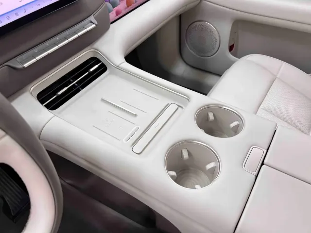 IM Motors LS6 — Фото автомобиля 18