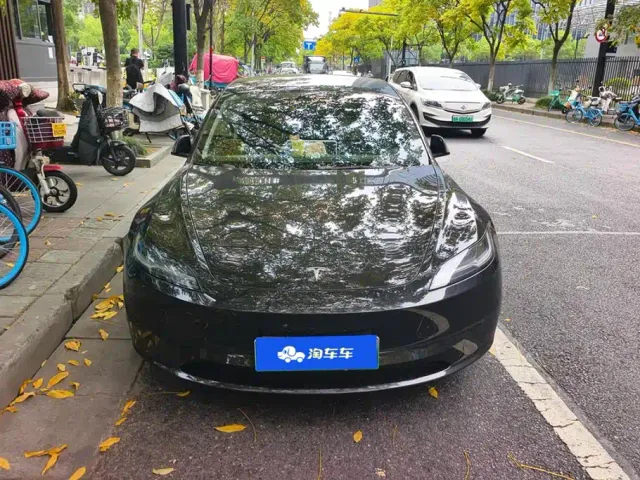 Tesla Model 3 — Фото автомобиля 2