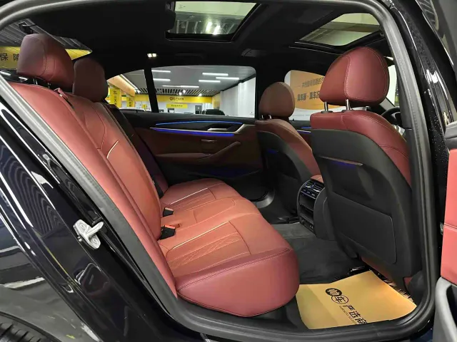 BMW 5 Series — Фото автомобиля 12