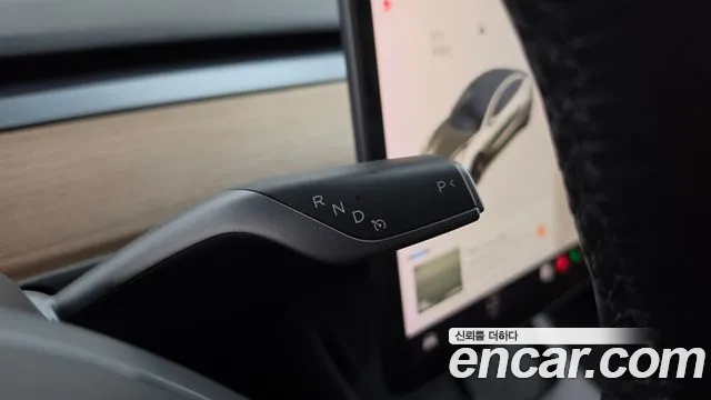Tesla Model 3 — Фото автомобиля 4