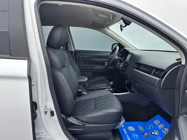 Mitsubishi Outlander — Фото автомобиля 12