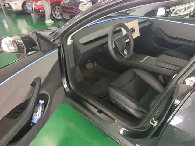 Tesla Model 3 — Фото автомобиля 15