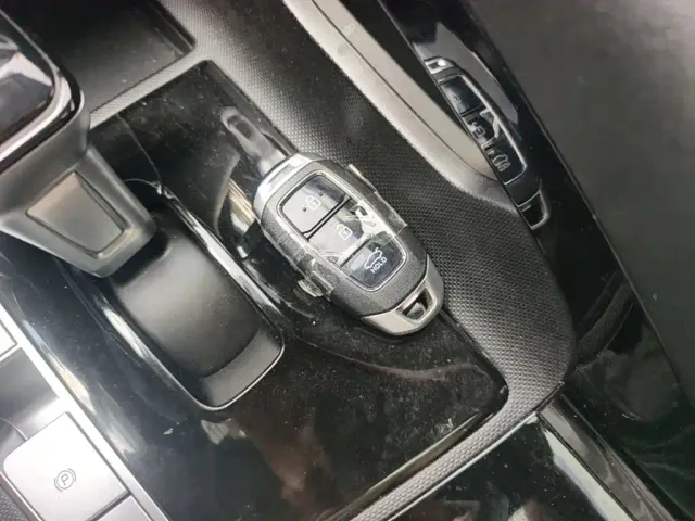 Hyundai Elantra — Фото автомобиля 16