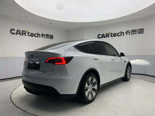Tesla Model Y — Фото автомобиля 5