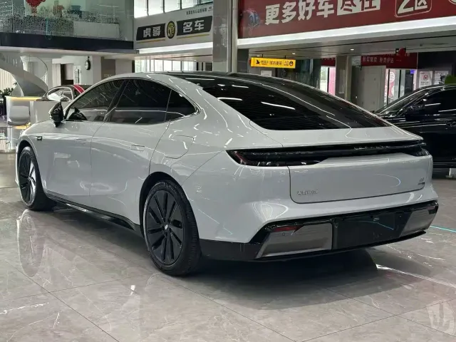 Geely Galaxy E8 — Фото автомобиля 7