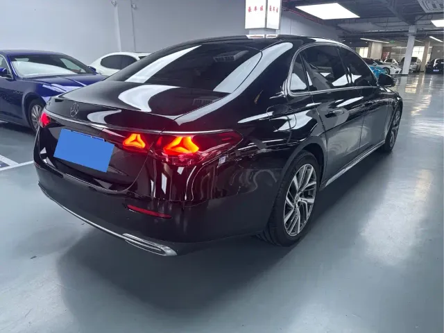 Mercedes-Benz E-Class — Фото автомобиля 16