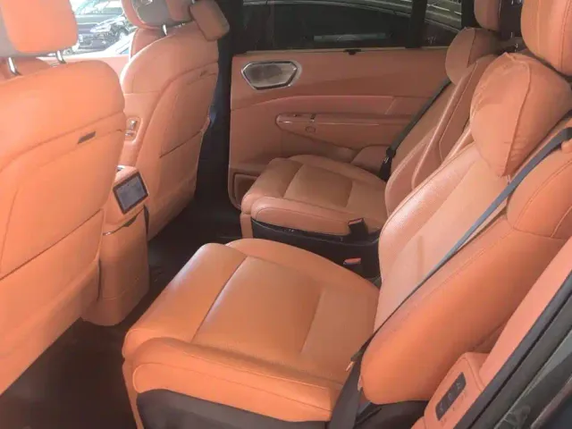 Lynk & Co 900 — Фото автомобиля 11