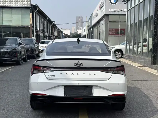 Hyundai Elantra — Фото автомобиля 10