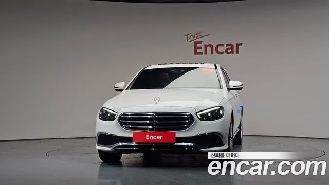 Mercedes-Benz E-Class — Фото автомобиля 3