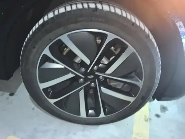 Li Auto L9 — Фото автомобиля 6