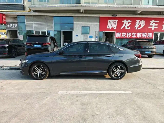 Honda Accord — Фото автомобиля 3