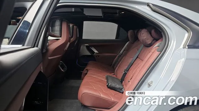 BMW 7-Series 7 серия (G70) 740i sDrive M Sport — Фото автомобиля 13