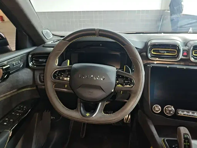 Lynk & Co 03 — Фото автомобиля 10