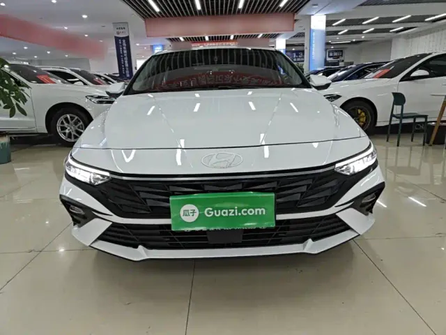 Hyundai Elantra — Фото автомобиля 2
